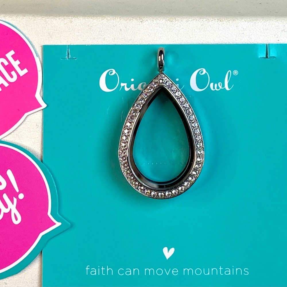 Origami Owl teardrop locket w/Swarovski crystals